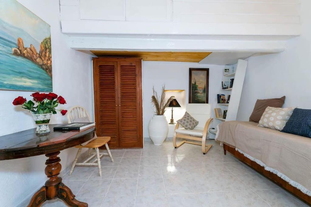 Апартаменты Chrysa S House Идра Экстерьер фото